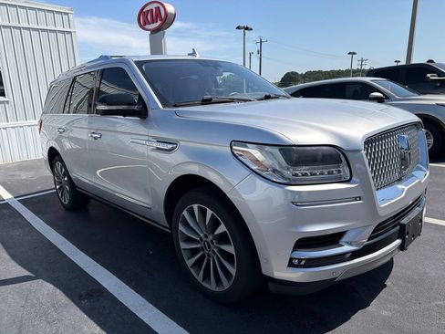 Used 2018 Lincoln Navigator Select w/ Technology Package AWD/4WD image 4
