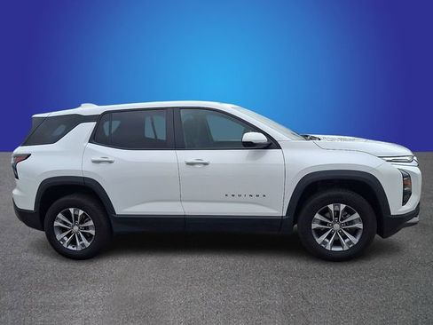 Used 2025 Chevrolet Equinox LT AWD/4WD image 3