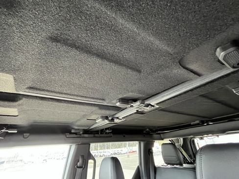 Used 2024 Ford Bronco Wildtrak image 27