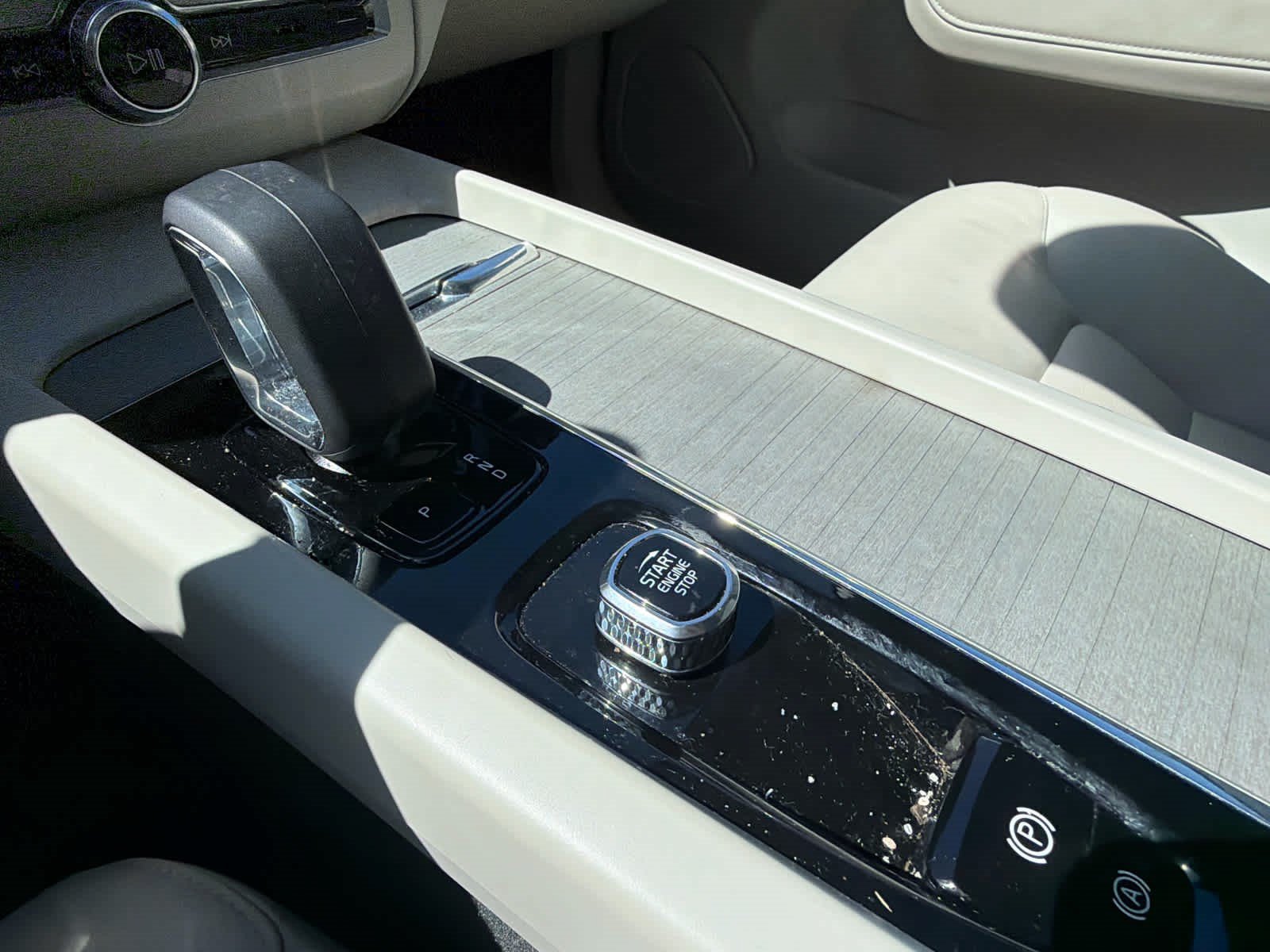 Used 2024 Volvo XC60 B5 Plus w/ Climate Package AWD/4WD image 30