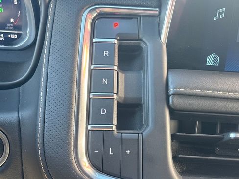 Used 2023 Chevrolet Tahoe Premier image 13