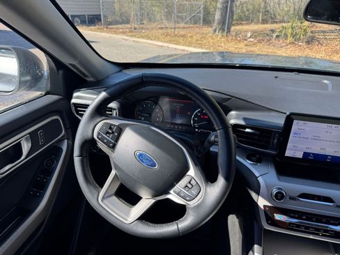 Used 2024 Ford Explorer XLT w/ Equipment Group 202A image 35