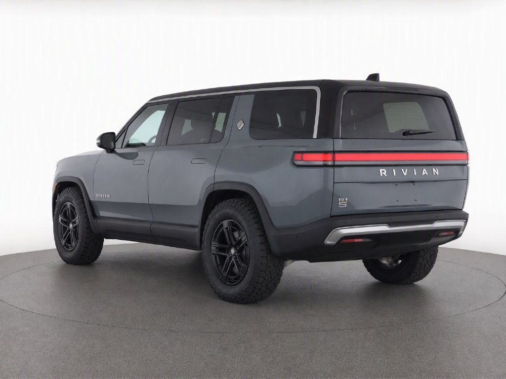 Used 2025 Rivian R1S Adventure Dual AWD/4WD image 3