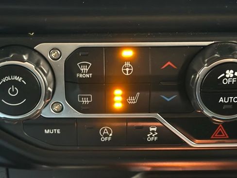 Used 2021 Jeep Wrangler Unlimited Sahara AWD/4WD image 28