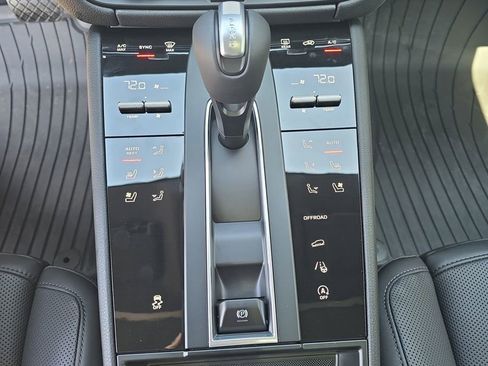 New 2026 Porsche Macan image 20