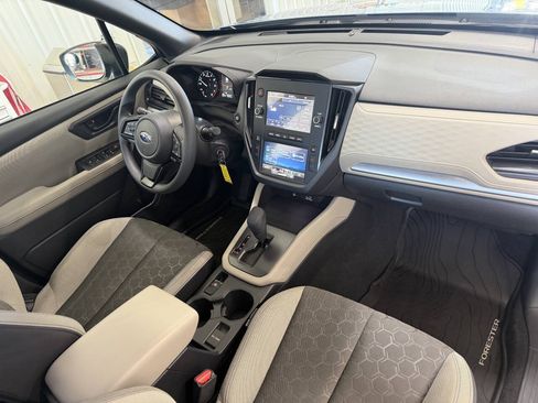 Used 2025 Subaru Forester AWD/4WD image 32