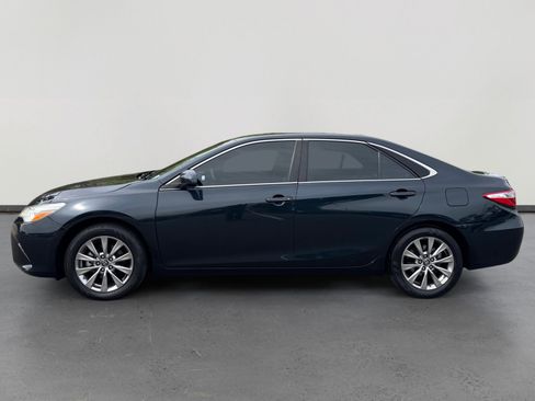 Used 2016 Toyota Camry XLE w/ Convenience Package FWD image 2