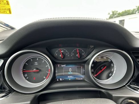 Used 2018 Buick Regal Essence w/ Driver Confidence Package #1 AWD/4WD image 12