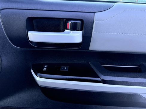 Used 2014 Toyota Tundra Limited w/ Limited Premium Package image 17