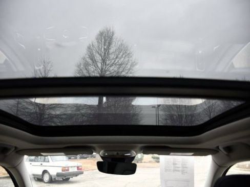 Certified 2025 Volvo XC40 B5 Core image 24