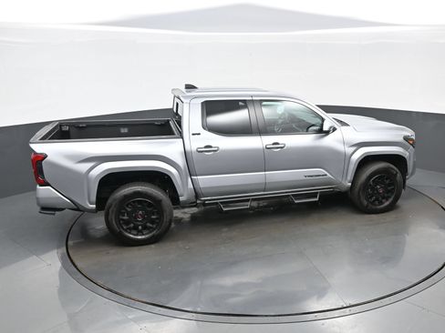 Used 2025 Toyota Tacoma SR5 AWD/4WD image 41