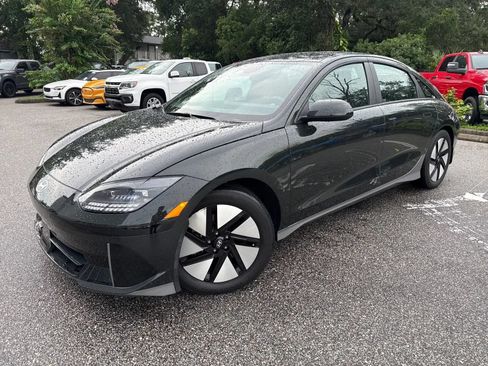 Used 2024 Hyundai Ioniq 6 SE RWD image 2