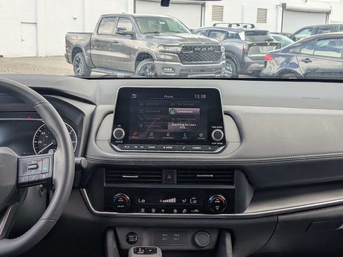 Used 2025 Nissan Rogue SV FWD image 19