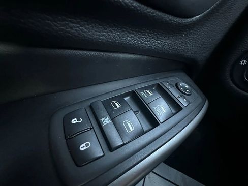 Used 2020 Jeep Cherokee Limited FWD image 17