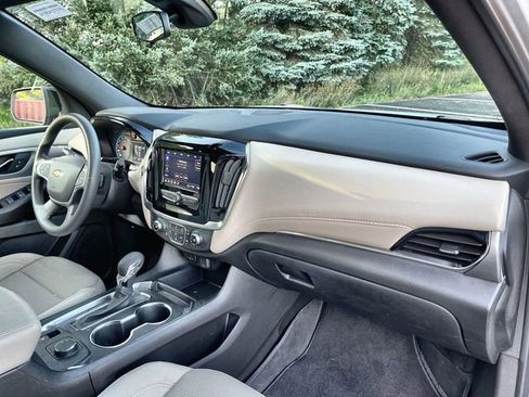 Used 2022 Chevrolet Traverse LS FWD image 29