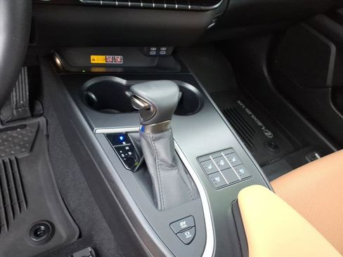 Used 2024 Lexus UX 250h AWD w/ Premium Package image 10