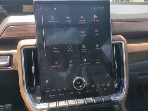 Used 2025 GMC Yukon Denali Ultimate w/ LPO, Floor Liner Package AWD/4WD image 14