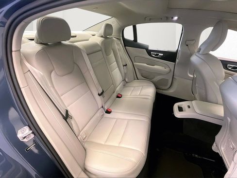 Used 2019 Volvo S60 T6 Momentum w/ Premium Package image 18