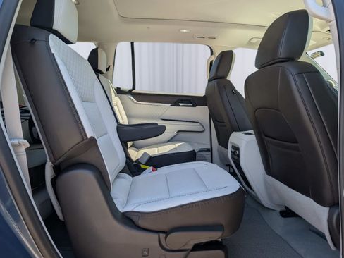 Certified 2025 GMC Acadia Denali w/ Super Cruise Package FWD image 10