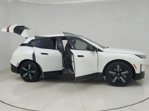 Used 2022 BMW iX xDrive50 w/ Premium Package image 70