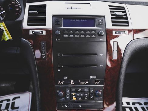 Used 2008 Cadillac Escalade ESV AWD image 3