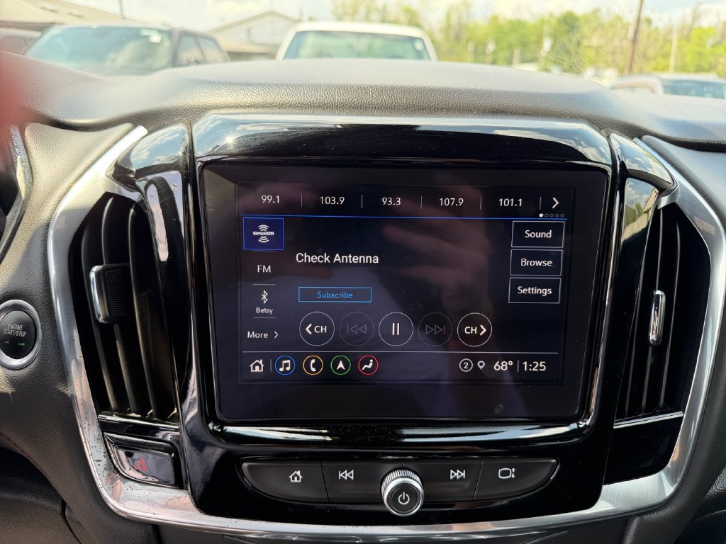 Used 2023 Chevrolet Traverse RS AWD/4WD image 17