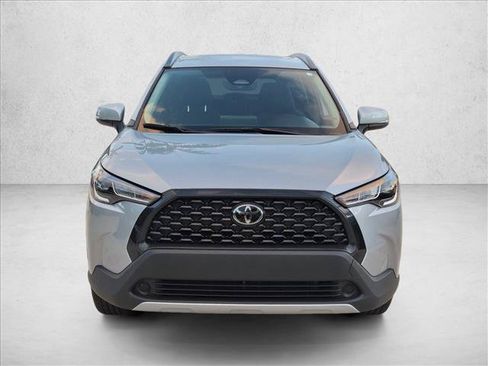 Used 2024 Toyota Corolla Cross LE FWD image 2