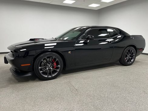 Used 2022 Dodge Challenger R/T Scat Pack w/ Shaker Package RWD image 6