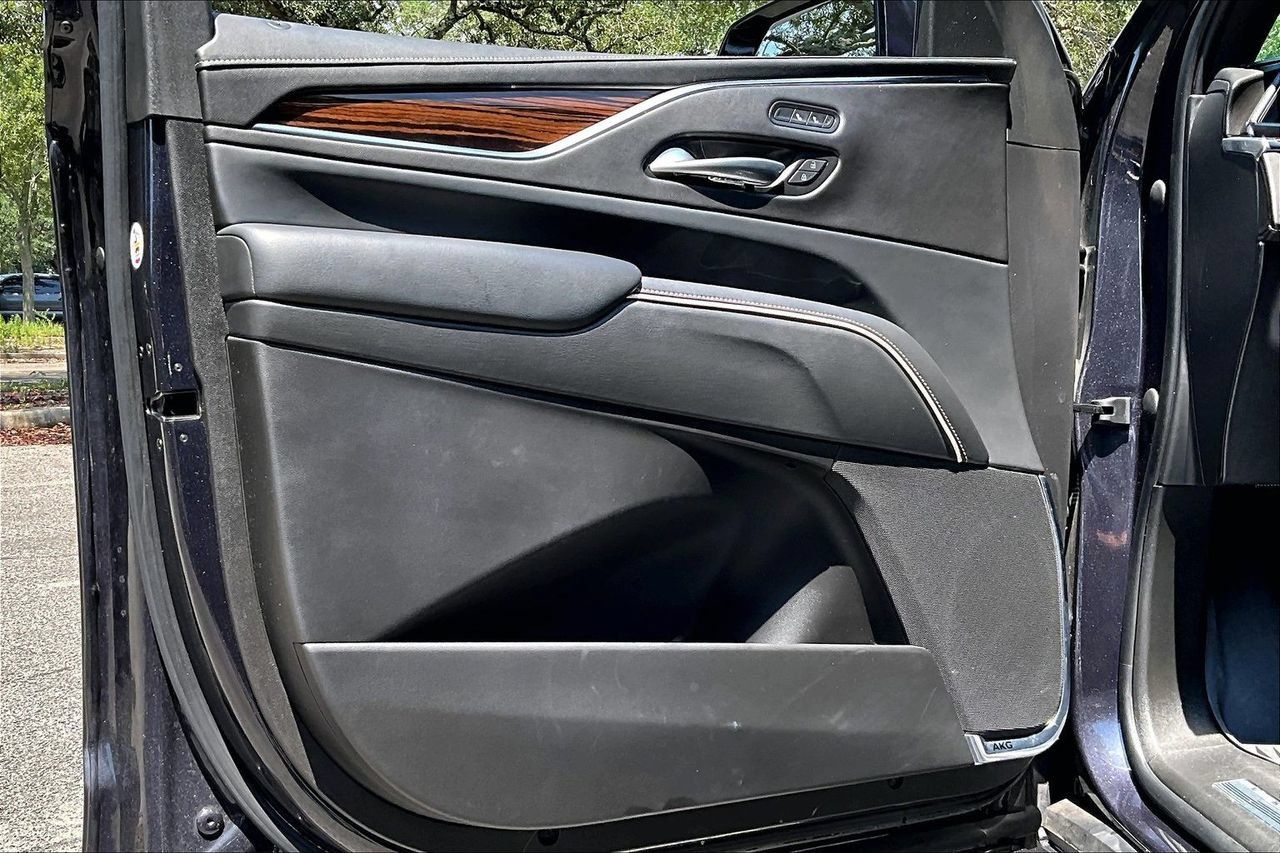 Used 2022 Cadillac Escalade Luxury RWD image 17