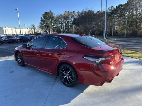 Certified 2022 Toyota Camry SE image 8