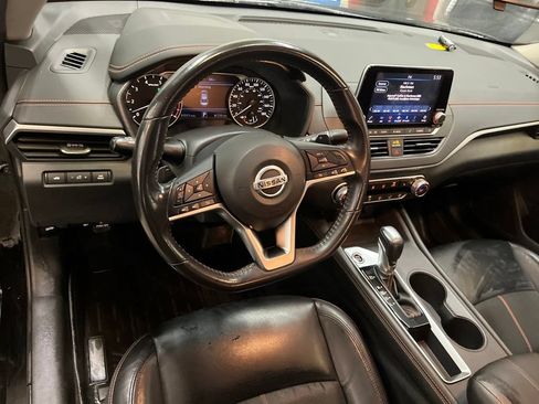 Used 2022 Nissan Altima 2.0 SR FWD image 13