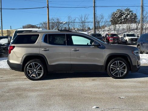 Used 2022 GMC Acadia SLT w/ Technology Package image 2