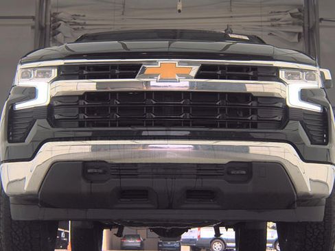 Used 2024 Chevrolet Silverado 1500 LT AWD/4WD image 5