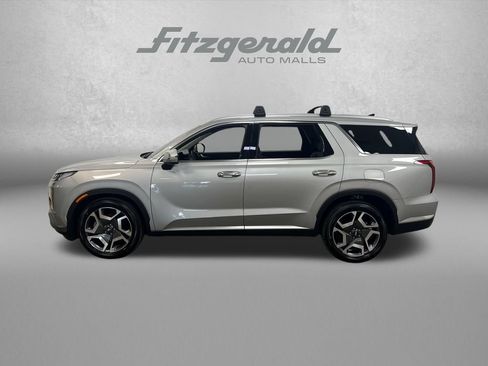 Used 2023 Hyundai Palisade Limited FWD image 2