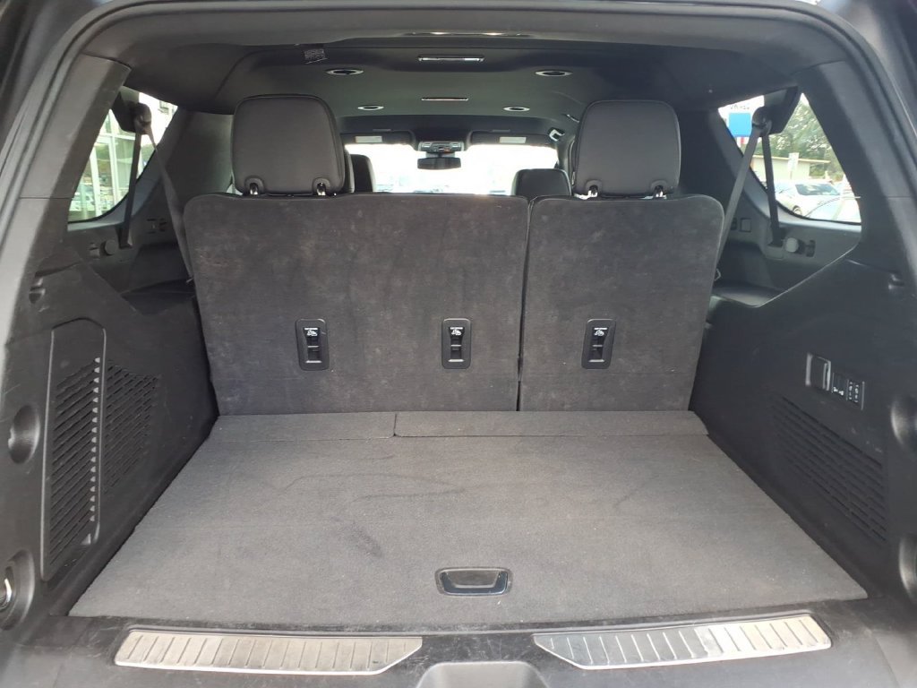 Used 2025 GMC Yukon XL Denali AWD/4WD image 17