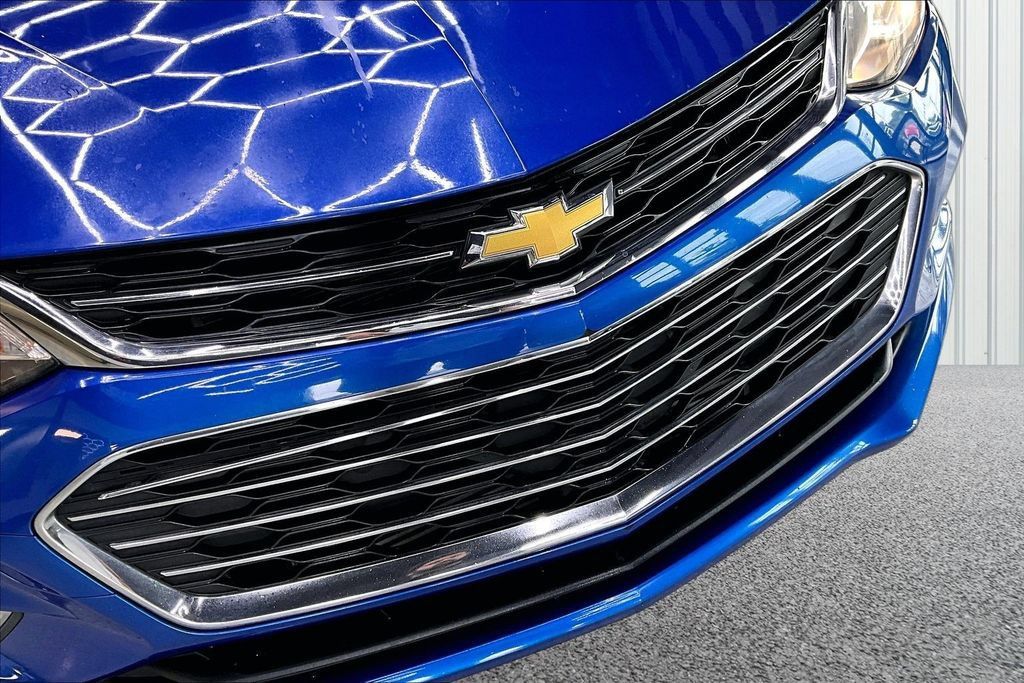 Used 2018 Chevrolet Cruze Premier w/ Enhanced Convenience Package FWD image 33