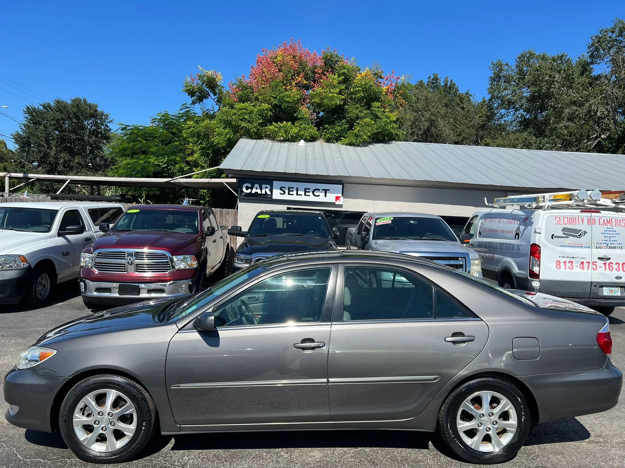 Used 2005 Toyota Camry XLE w/ VSC & Side Airbag Pkg FWD image 5