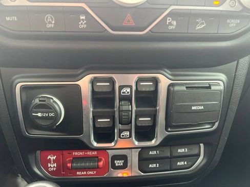 Used 2020 Jeep Wrangler Unlimited Rubicon w/ Uconnect 4C Nav & Sound Group AWD/4WD image 29