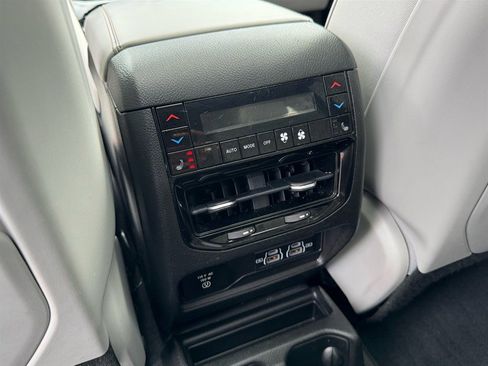 Used 2021 Jeep Grand Cherokee L Overland w/ Luxury Tech Group IV AWD/4WD image 24