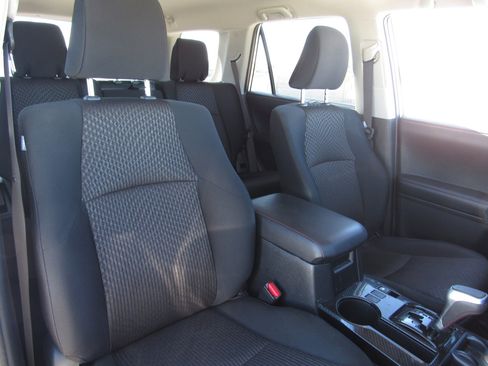 Used 2019 Toyota 4Runner TRD Off-Road image 10