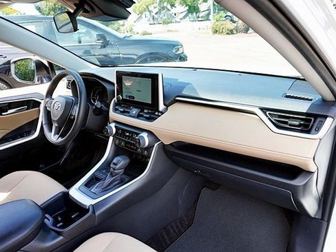 Used 2025 Toyota RAV4 XLE w/ Convenience Package FWD image 10