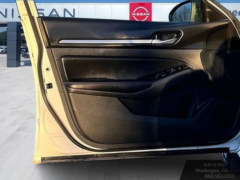 Used 2024 Nissan Altima 2.5 SR image 17