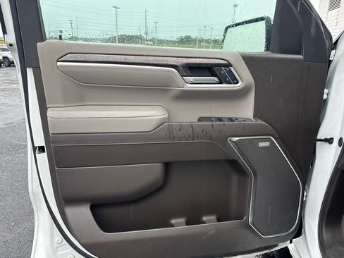 Used 2024 Chevrolet Silverado 1500 LTZ AWD/4WD image 8