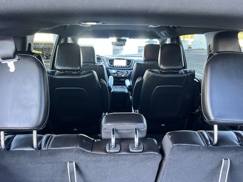 Used 2023 Chrysler Pacifica Touring-L w/ S Appearance Package image 59
