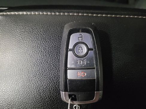 Used 2020 Ford Fusion SE image 32