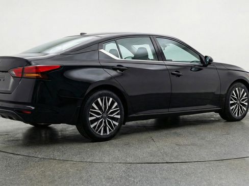 Used 2025 Nissan Altima 2.5 SV image 9