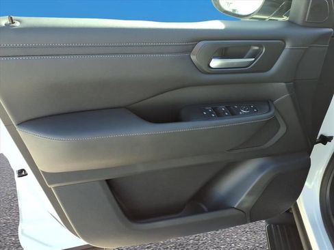 New 2026 Nissan Armada SV image 15