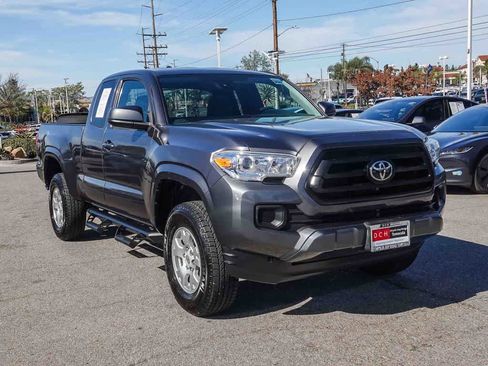 Used 2020 Toyota Tacoma SR image 3