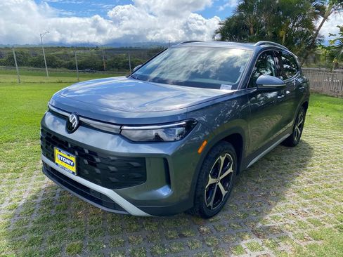 New 2026 Volkswagen Tiguan SE FWD image 3