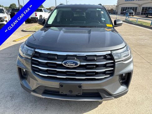 Used 2025 Ford Explorer Active w/ Active Comfort Package RWD image 2